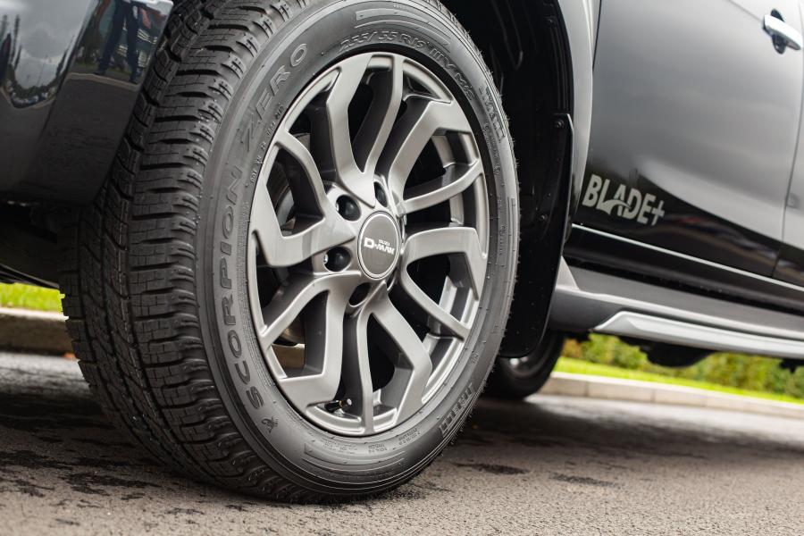 Колеса Isuzu D-Max Blade+ Double Cab 2019 года  (UK) (фото 7 из 12)
